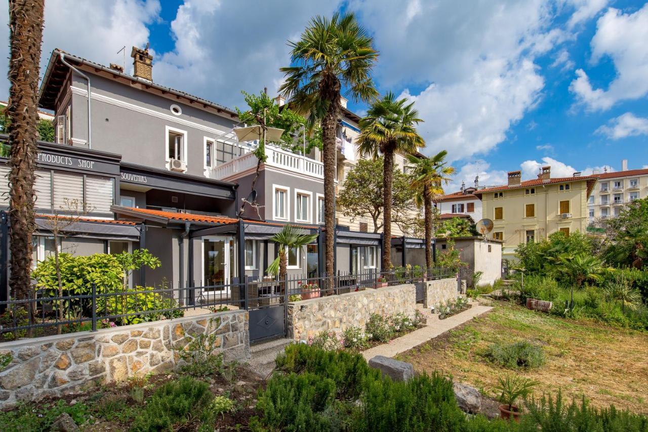 Villa Clara Lovran Exteriör bild