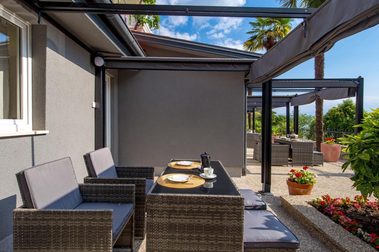 Villa Clara Lovran Exteriör bild