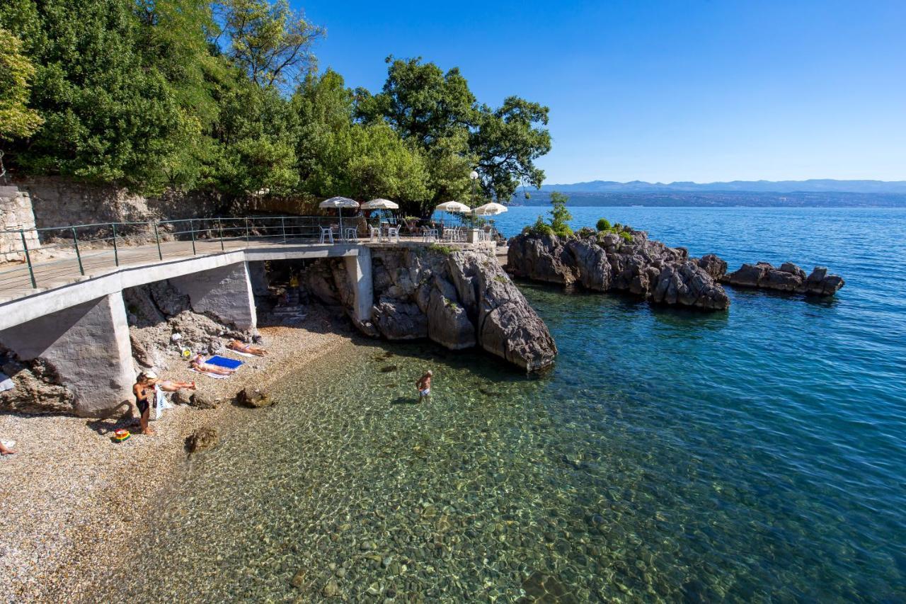 Villa Clara Lovran Exteriör bild