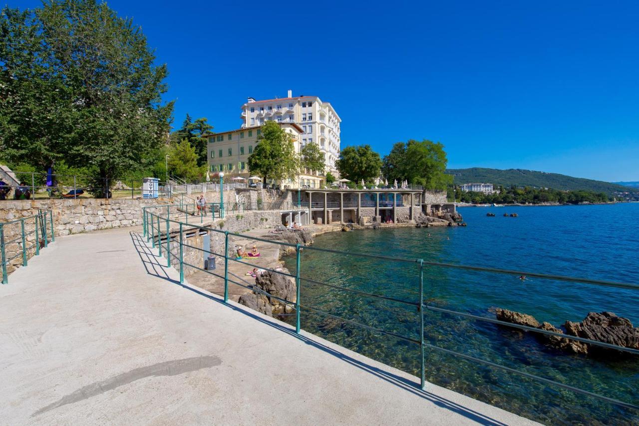 Villa Clara Lovran Exteriör bild